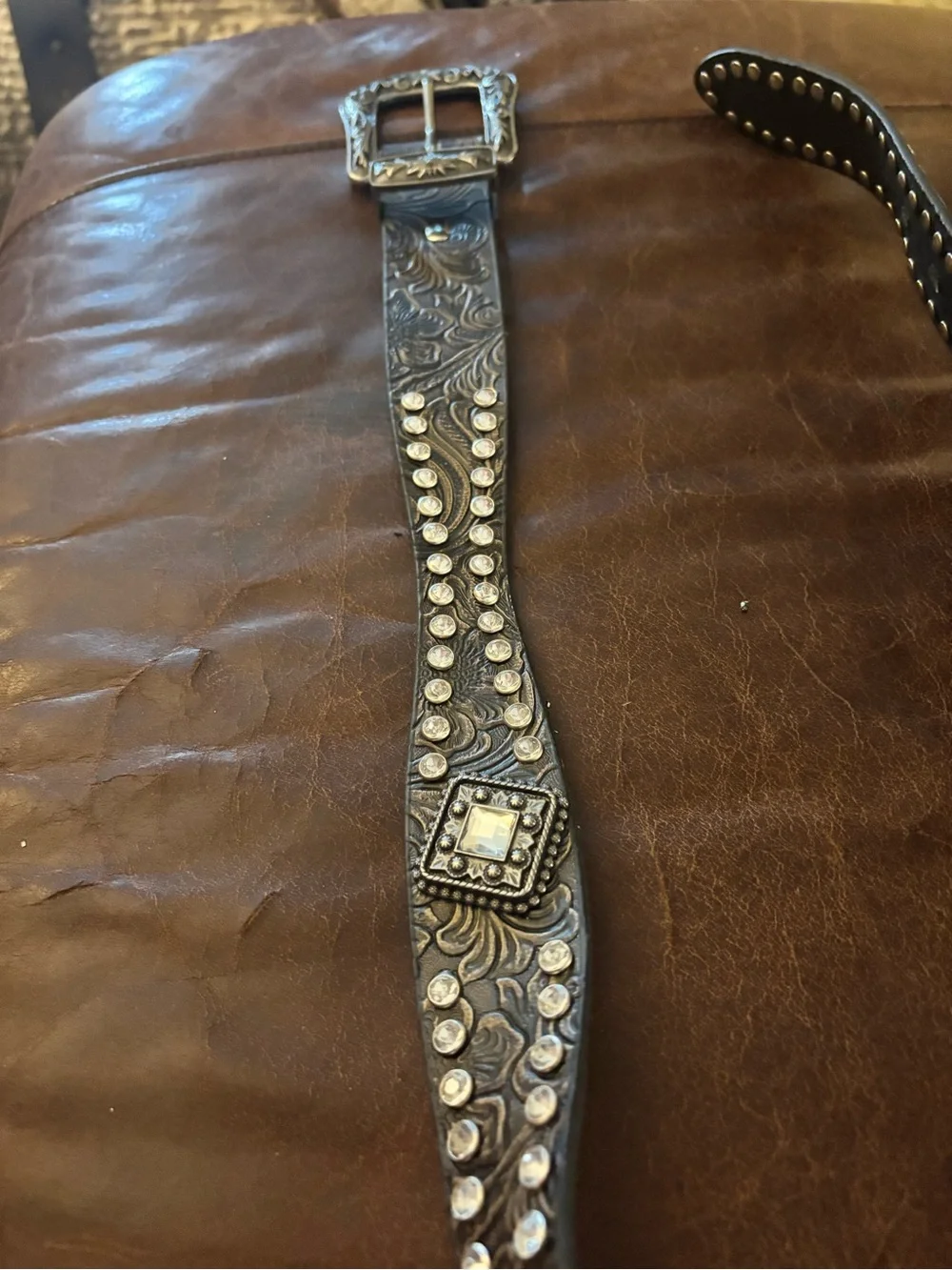 Women’s medium Western Style brown leather belt
